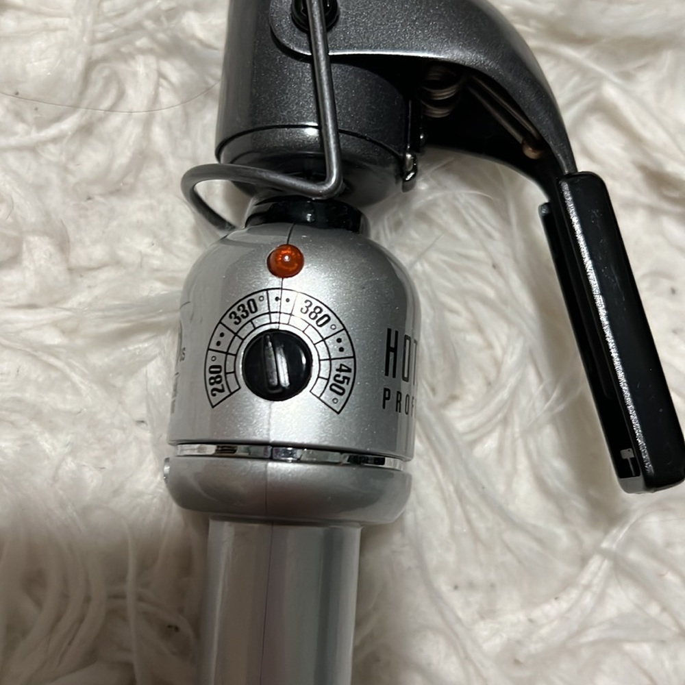 Hot Tools Curling Iron - Picture 2 of 3